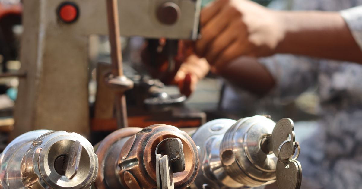 locksmith service technician — Jericho Tpke Locksmith